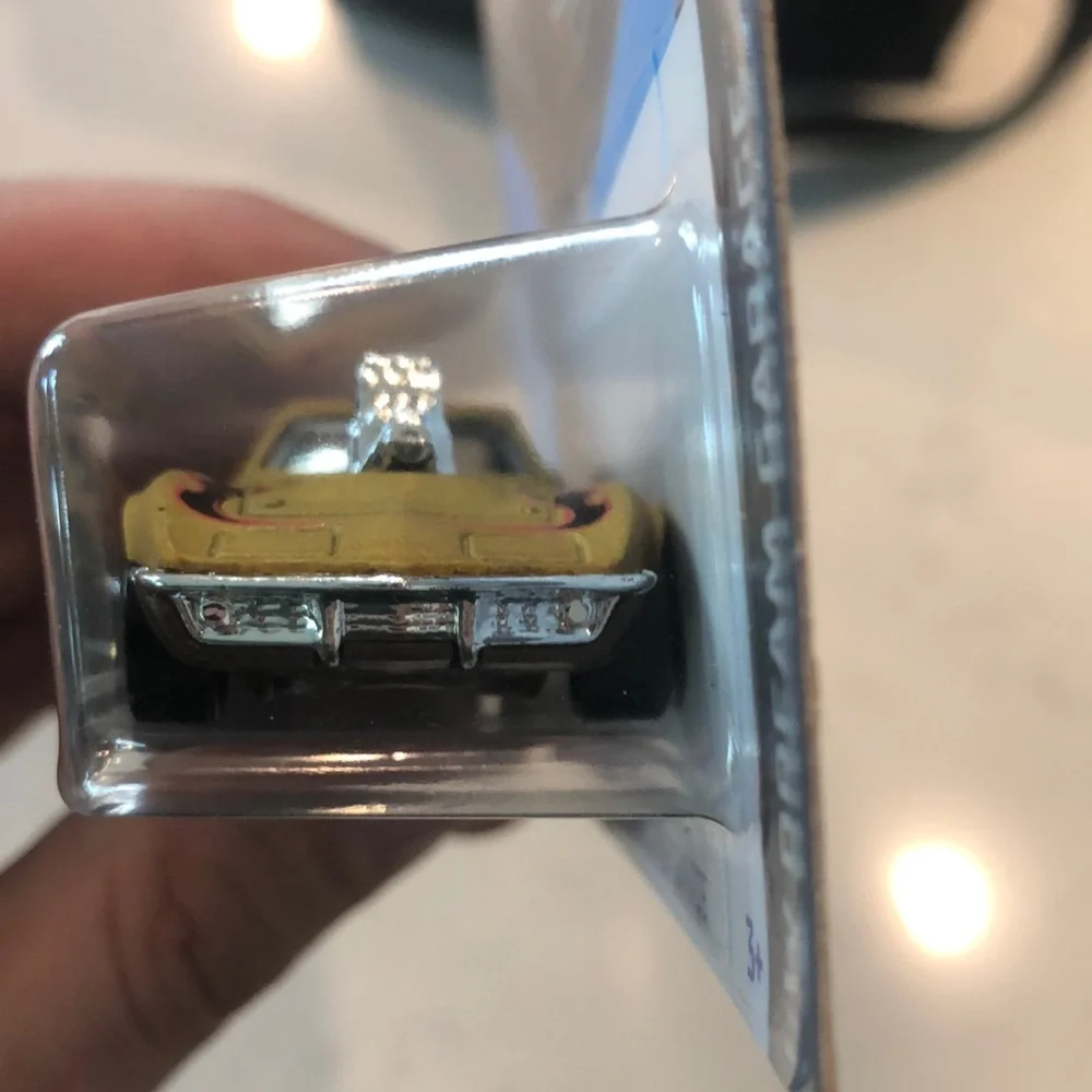 Hot Wheels '68 Corvette - Gas Monkey Garage - Gold and Black